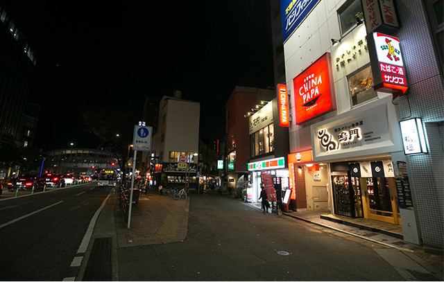 博多方面からみた博多やさい巻串屋